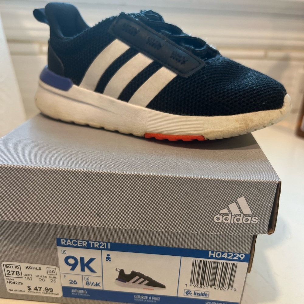 Boys sneakers size 9c